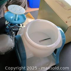 MaxSold Auction: The pampered chef  - Waterford (New Jersey, USA) SELLER MANAGED Downsizing Online Auction - Chew Road
