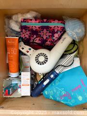 MaxSold Auction: Bathroom Drawer Contents #2 - Menlo Park (California, USA) SELLER MANAGED Estate Sale Online Auction - Sharon Park Drive (CONDO)
