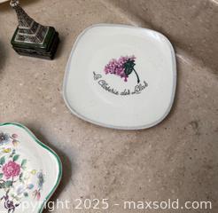MaxSold Auction: Vintage Porcelain Floral Dishes & Vases - Menlo Park (California, USA) SELLER MANAGED Estate Sale Online Auction - Sharon Park Drive (CONDO)