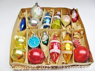 MaxSold Auction: Christmas Tree Ornaments  - Aurora (Ontario, Canada) PARTNER MANAGED Downsizing Online Auction - Murray Drive
