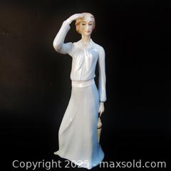MaxSold Auction: Royal Doulton Figurine Reflections &#34;Panorama&#34; HN3028 - Aurora (Ontario, Canada) PARTNER MANAGED Downsizing Online Auction - Murray Drive