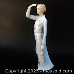 MaxSold Auction: Royal Doulton Figurine Reflections &#34;Panorama&#34; HN3028 - Aurora (Ontario, Canada) PARTNER MANAGED Downsizing Online Auction - Murray Drive