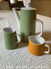 MaxSold Auction: Mikasa Vintage MCM Coffee Pot & Creamer Jugs - Ottawa (Ontario, Canada) SELLER MANAGED Downsizing Online Auction -  Grove Avenue