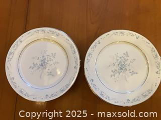 MaxSold Auction: Noritake Carolyn 2693 Dinner Plates Lot - Ottawa (Ontario, Canada) SELLER MANAGED Downsizing Online Auction -  Grove Avenue