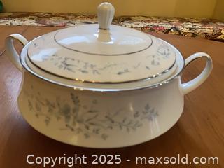 MaxSold Auction: Noritake Carolyn 2693 Serving Pieces Lot - Ottawa (Ontario, Canada) SELLER MANAGED Downsizing Online Auction -  Grove Avenue