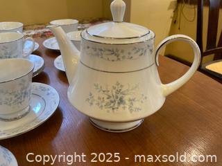 MaxSold Auction: Noritake Carolyn 2693 Tea Set - Ottawa (Ontario, Canada) SELLER MANAGED Downsizing Online Auction -  Grove Avenue