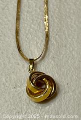 MaxSold Auction: 14K Gold Chain + Knot Pendant  - Toronto (Ontario, Canada) PARTNER MANAGED Downsizing Online Auction - Scarborough Road