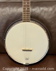 MaxSold Auction: FLINTHILL Resonator Banjo in Padded Case Like New - Toronto (Ontario, Canada) PARTNER MANAGED Downsizing Online Auction - Scarborough Road