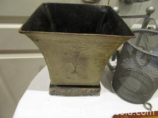 MaxSold Auction: Household Decor Items - Richmond Hill (Ontario, Canada) SELLER MANAGED Downsizing Online Auction - White Pine Trail