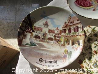 MaxSold Auction: Various Collector Plates - Richmond Hill (Ontario, Canada) SELLER MANAGED Downsizing Online Auction - White Pine Trail