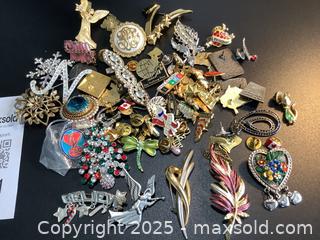 MaxSold Auction: Estate lot of brooches - Milton (Ontario, Canada) SELLER MANAGED Estate Sale Online Auction - Chisholm Drive