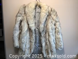MaxSold Auction: Estate Vintage Beautiful Saga Fox real fur coat - Milton (Ontario, Canada) SELLER MANAGED Estate Sale Online Auction - Chisholm Drive