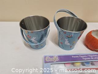 MaxSold Auction: Holiday Lot - Newburgh (Ontario, Canada) SELLER MANAGED Charity/Fundraising Online Auction - Academy Street