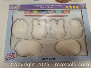 MaxSold Auction: Holiday Lot - Newburgh (Ontario, Canada) SELLER MANAGED Charity/Fundraising Online Auction - Academy Street