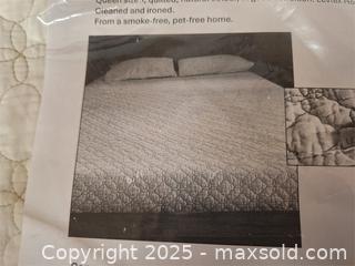 MaxSold Auction: Levtex Home Bed Spread with 2 Pillow Shams - Newburgh (Ontario, Canada) SELLER MANAGED Charity/Fundraising Online Auction - Academy Street
