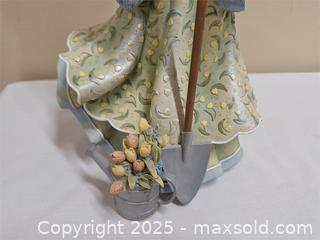 MaxSold Auction: Musical Figurine from Bowring - Newburgh (Ontario, Canada) SELLER MANAGED Charity/Fundraising Online Auction - Academy Street