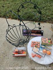 MaxSold Auction: Lot of Holiday Decorations - Chesapeake (Virginia, USA) PARTNER MANAGED Downsizing Online Auction - River Arch Drive