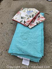 MaxSold Auction: Middleton King Quilt Set, Teal/Aqua, 106 x 92 in, 3-Piece - Chesapeake (Virginia, USA) PARTNER MANAGED Downsizing Online Auction - River Arch Drive