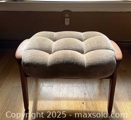 MaxSold Auction: Great Vintage Huber Scoop chair Ottoman - Vaughan (Ontario, Canada) PARTNER MANAGED Estate Sale Online Auction - Highway 27