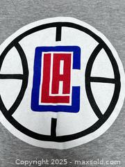 MaxSold Auction: Los Angeles Clippers T-Shirt – Gray, Pre-Owned – NBA Fan Tee - Los Angeles (California, USA) SELLER MANAGED Reseller Online Auction -  Devonshire Street