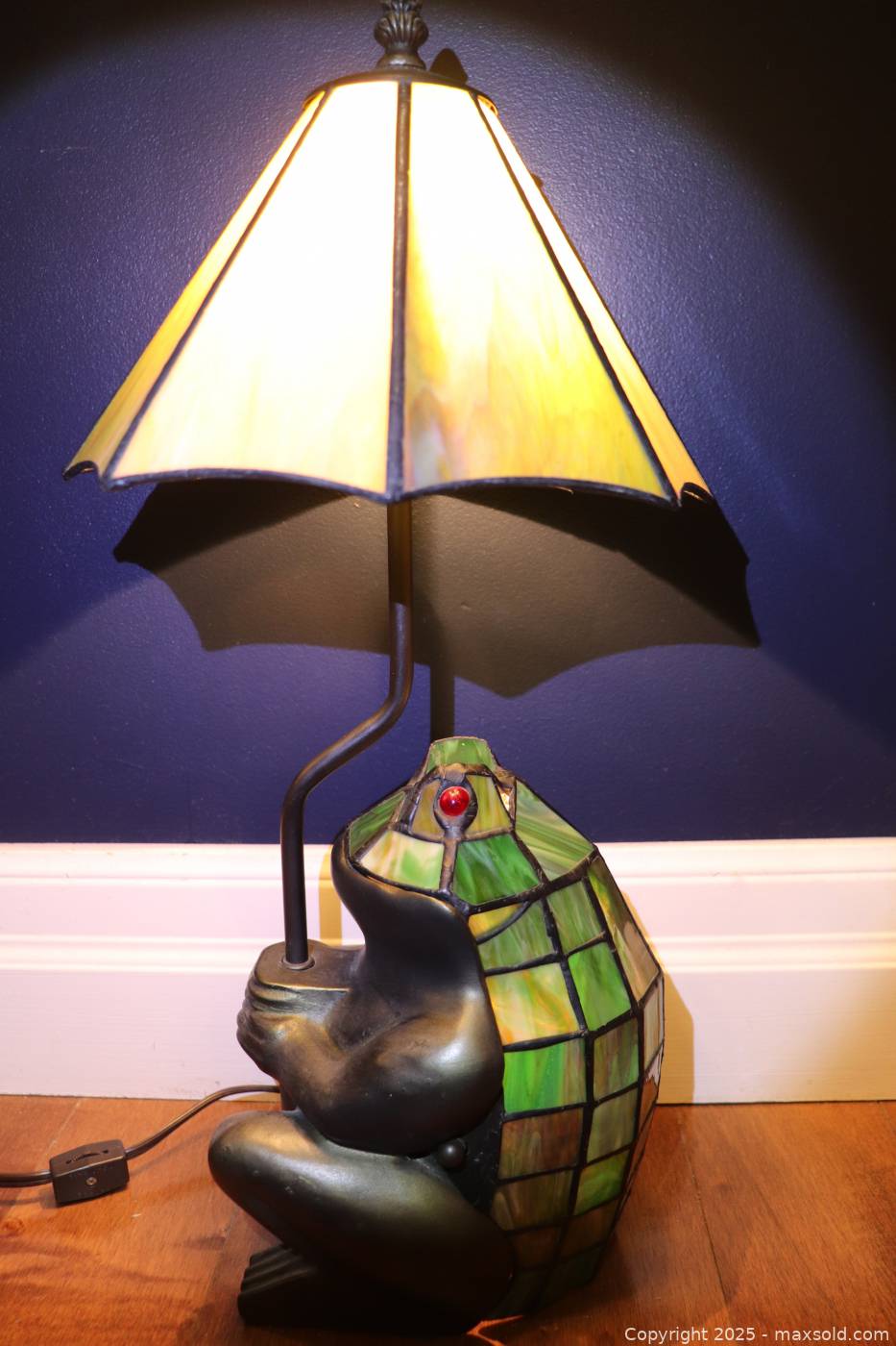vintage-stained-glass-frog-umbrella-lamp-toronto-ontario-canada