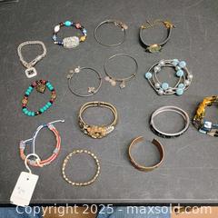 MaxSold Auction: Assorted bracelet lot 14 - Waterford (New Jersey, USA) SELLER MANAGED Downsizing Online Auction - Chew Road