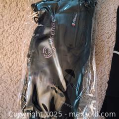 MaxSold Auction: Men&#39;s glove lot (5)  - Waterford (New Jersey, USA) SELLER MANAGED Downsizing Online Auction - Chew Road