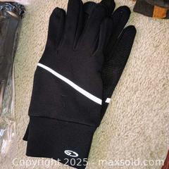 MaxSold Auction: Men&#39;s glove lot (5)  - Waterford (New Jersey, USA) SELLER MANAGED Downsizing Online Auction - Chew Road