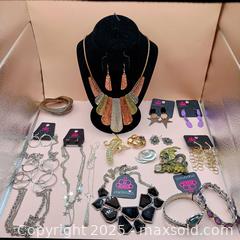 MaxSold Auction: Misc paparazzi lot assorted 16 items  - Waterford (New Jersey, USA) SELLER MANAGED Downsizing Online Auction - Chew Road