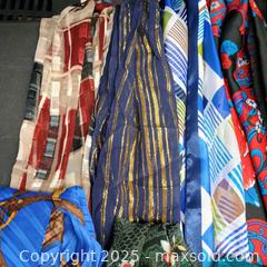 MaxSold Auction: Misc scarf lot (10) - Waterford (New Jersey, USA) SELLER MANAGED Downsizing Online Auction - Chew Road