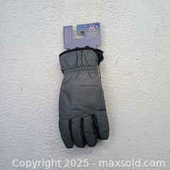 MaxSold Auction: Mountain horse gloves NEW  - Waterford (New Jersey, USA) SELLER MANAGED Downsizing Online Auction - Chew Road