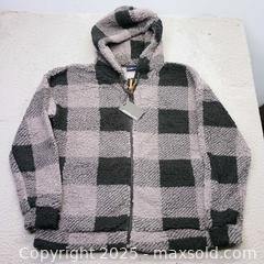 MaxSold Auction: Mountain horse Women&#39;s Large hooded jacket NEW  - Waterford (New Jersey, USA) SELLER MANAGED Downsizing Online Auction - Chew Road