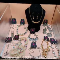 MaxSold Auction: Paparazzi earring and necklace lot NEW (10) - Waterford (New Jersey, USA) SELLER MANAGED Downsizing Online Auction - Chew Road