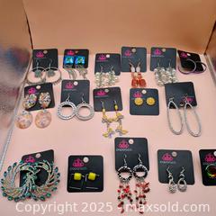 MaxSold Auction: Paparazzi earring lot NEW  - Waterford (New Jersey, USA) SELLER MANAGED Downsizing Online Auction - Chew Road