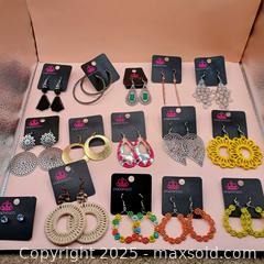 MaxSold Auction: Paparazzi Earring lot NEW (15) - Waterford (New Jersey, USA) SELLER MANAGED Downsizing Online Auction - Chew Road