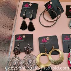 MaxSold Auction: Paparazzi Earring lot NEW (15) - Waterford (New Jersey, USA) SELLER MANAGED Downsizing Online Auction - Chew Road