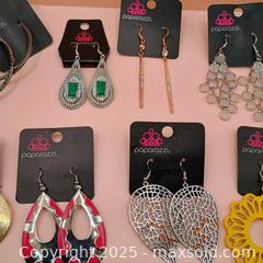 MaxSold Auction: Paparazzi Earring lot NEW (15) - Waterford (New Jersey, USA) SELLER MANAGED Downsizing Online Auction - Chew Road