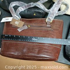 MaxSold Auction: Purse lot inc Giani Bernini etc - Waterford (New Jersey, USA) SELLER MANAGED Downsizing Online Auction - Chew Road