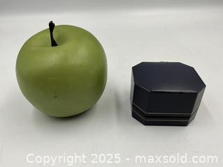 MaxSold Auction: 9K Gold Ring, Size 5 with Additional Estate Jewellery - Oakville (Ontario, Canada) PARTNER MANAGED Estate Sale Online Auction - Lakeshore Road West (Shipping Available)                     