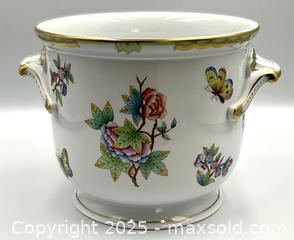MaxSold Auction: HEREND Porcelain Cachepot &#34;Queen Victoria&#34; Pattern - Oakville (Ontario, Canada) PARTNER MANAGED Estate Sale Online Auction - Lakeshore Road West (Shipping Available)                     
