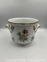MaxSold Auction: HEREND Porcelain Cachepot &#34;Queen Victoria&#34; Pattern - Oakville (Ontario, Canada) PARTNER MANAGED Estate Sale Online Auction - Lakeshore Road West (Shipping Available)                     