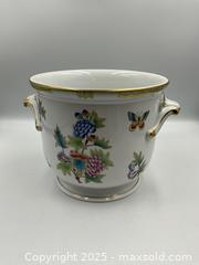 MaxSold Auction: HEREND Porcelain Cachepot &#34;Queen Victoria&#34; Pattern - Oakville (Ontario, Canada) PARTNER MANAGED Estate Sale Online Auction - Lakeshore Road West (Shipping Available)                     