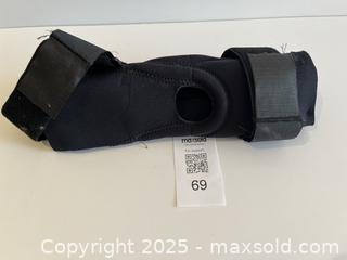 MaxSold Auction: Knee Brace - Ottawa (Ontario, Canada) SELLER MANAGED Downsizing Online Auction - Landover Crescent