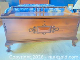 MaxSold Auction: Antique Ontario Cedar Chest - Toronto (Ontario, Canada) SELLER MANAGED Downsizing Online Auction - Grenview Boulevard South