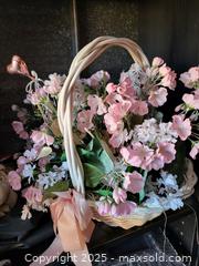 MaxSold Auction: Artificial Floral Arrangement in Woven Basket with Handle - Kingston (Ontario, Canada) SELLER MANAGED Reseller Online Auction - Development Drive (STORAGE)
