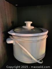MaxSold Auction: Electric Slow Cooker (Crock Pot), White with Clear Glass Lid - Kingston (Ontario, Canada) SELLER MANAGED Reseller Online Auction - Development Drive (STORAGE)