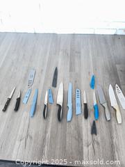 MaxSold Auction: Kitchen cutting utensil lot - Cocoa (Florida, USA) SELLER MANAGED Estate Sale Online Auction - Broadcast Court