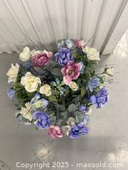 MaxSold Auction: Ceramic Vase with Fake Flower Arrangement - Markham (Ontario, Canada) SELLER MANAGED Downsizing Online Auction - Alden Road (STORAGE)