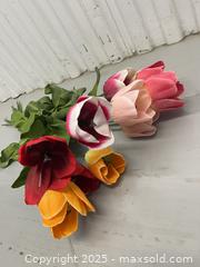 MaxSold Auction: Fake Flowers  - Markham (Ontario, Canada) SELLER MANAGED Downsizing Online Auction - Alden Road (STORAGE)