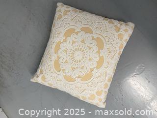 MaxSold Auction: Lot of Miscellaneous Decorative Pillow Cushions - Markham (Ontario, Canada) SELLER MANAGED Downsizing Online Auction - Alden Road (STORAGE)
